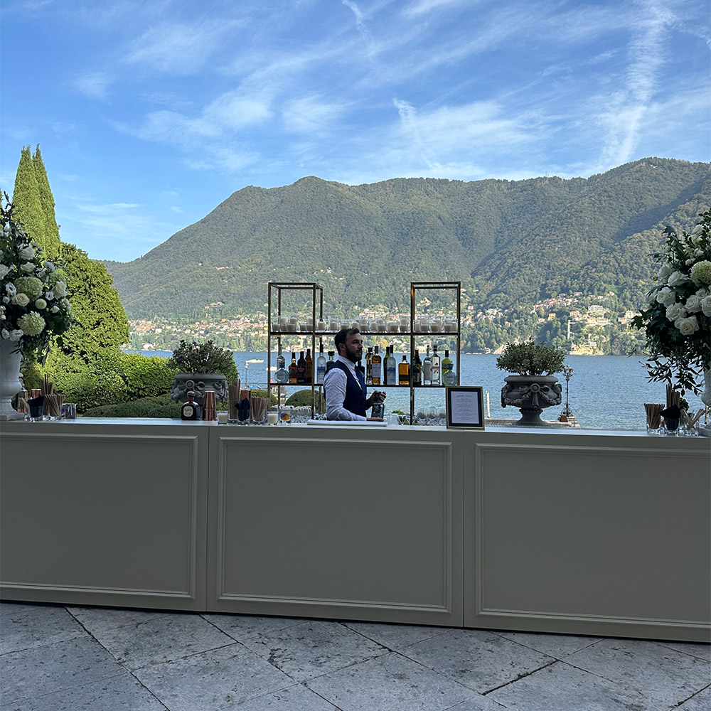 Bancone bar fronte lago