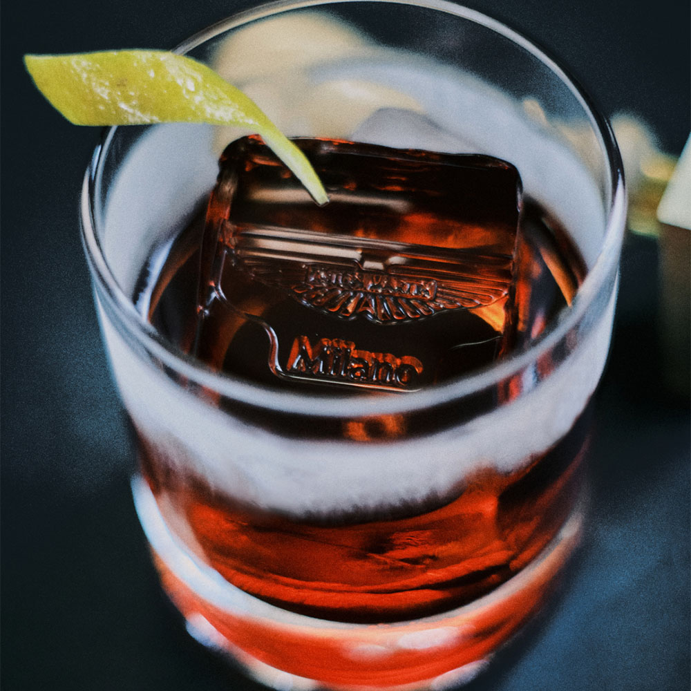 Drink con stampo su ghiaccio Aston Martin
