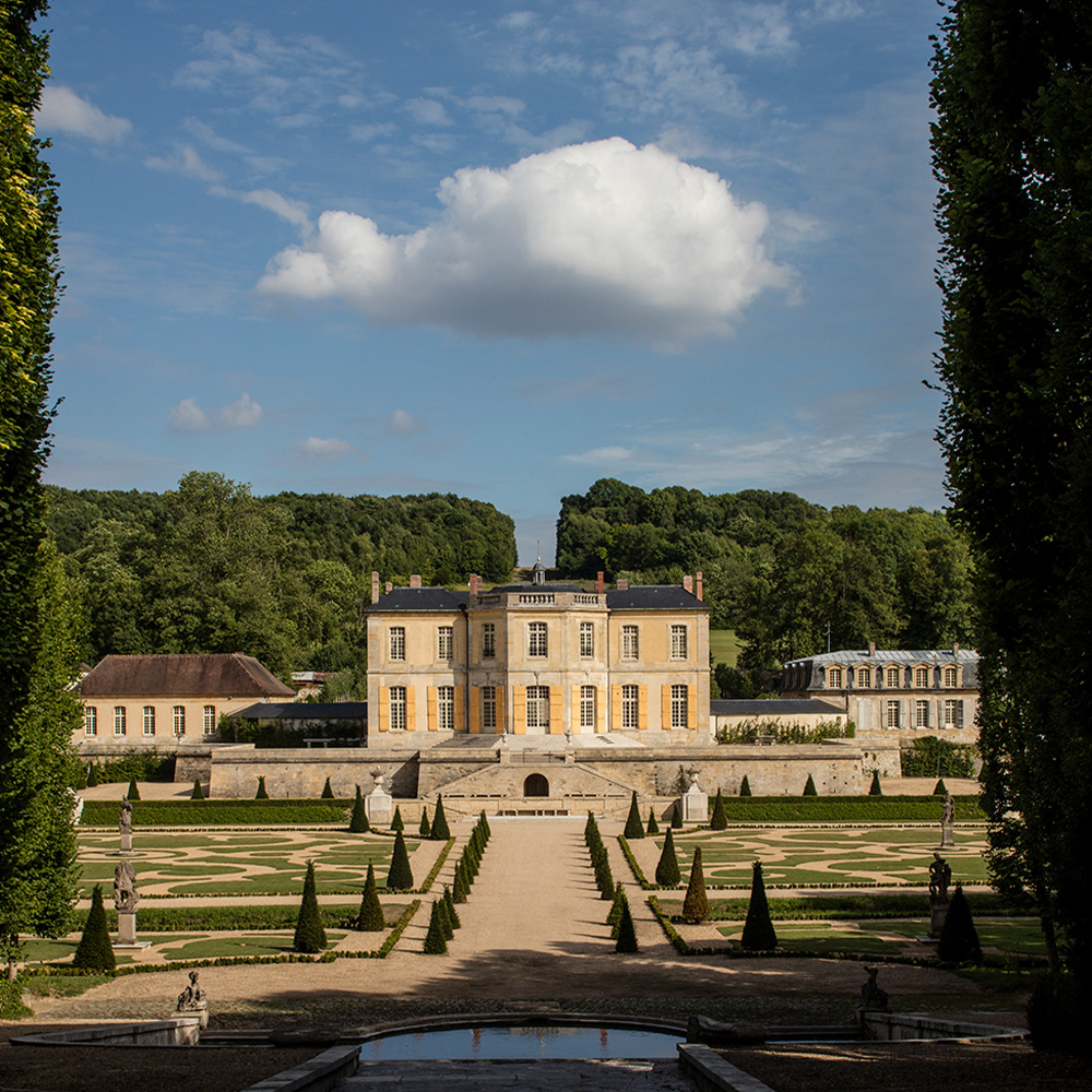 Chateau de Villette nei suoi giardini