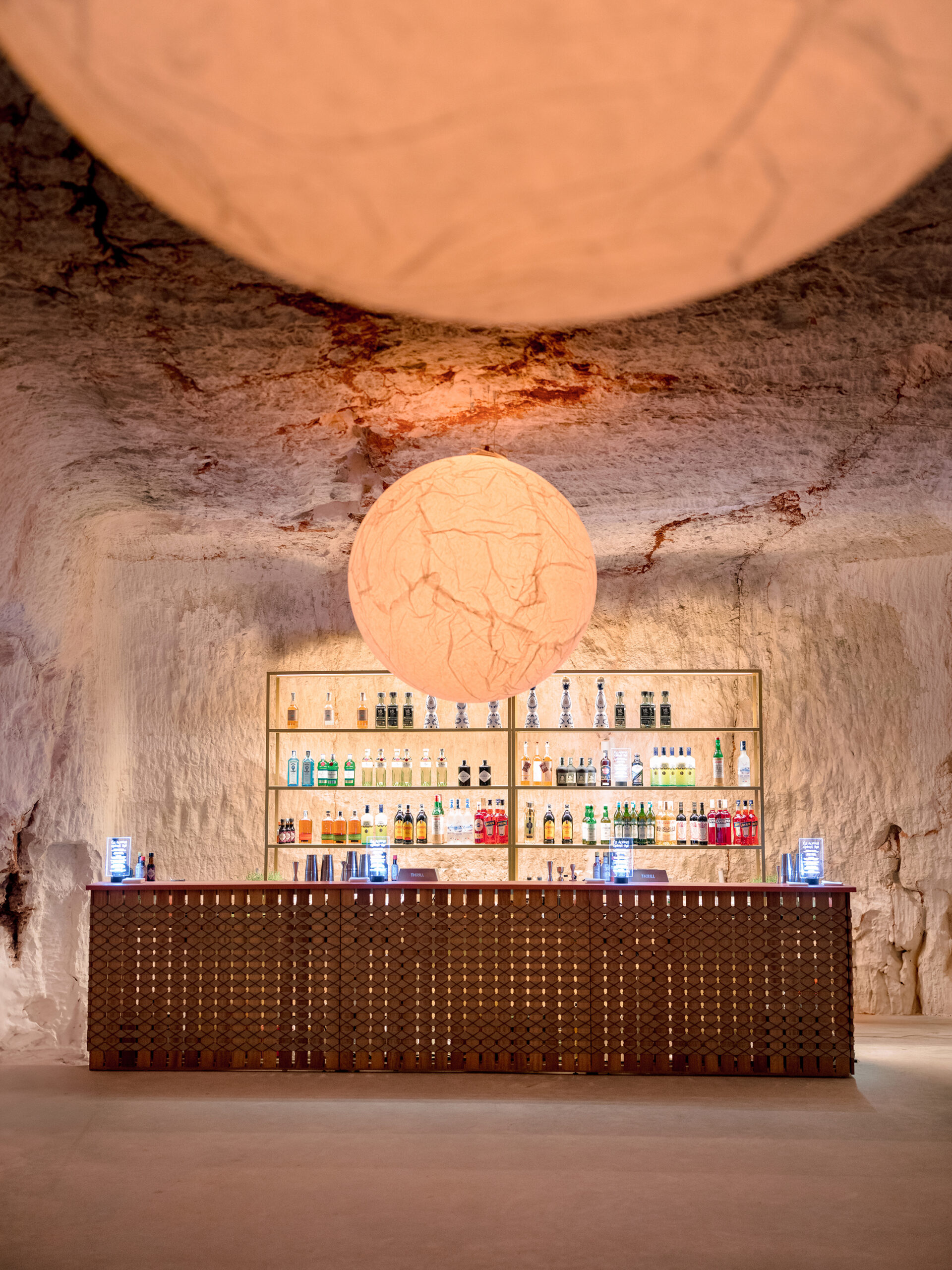 Bancone bar all'interno della cava