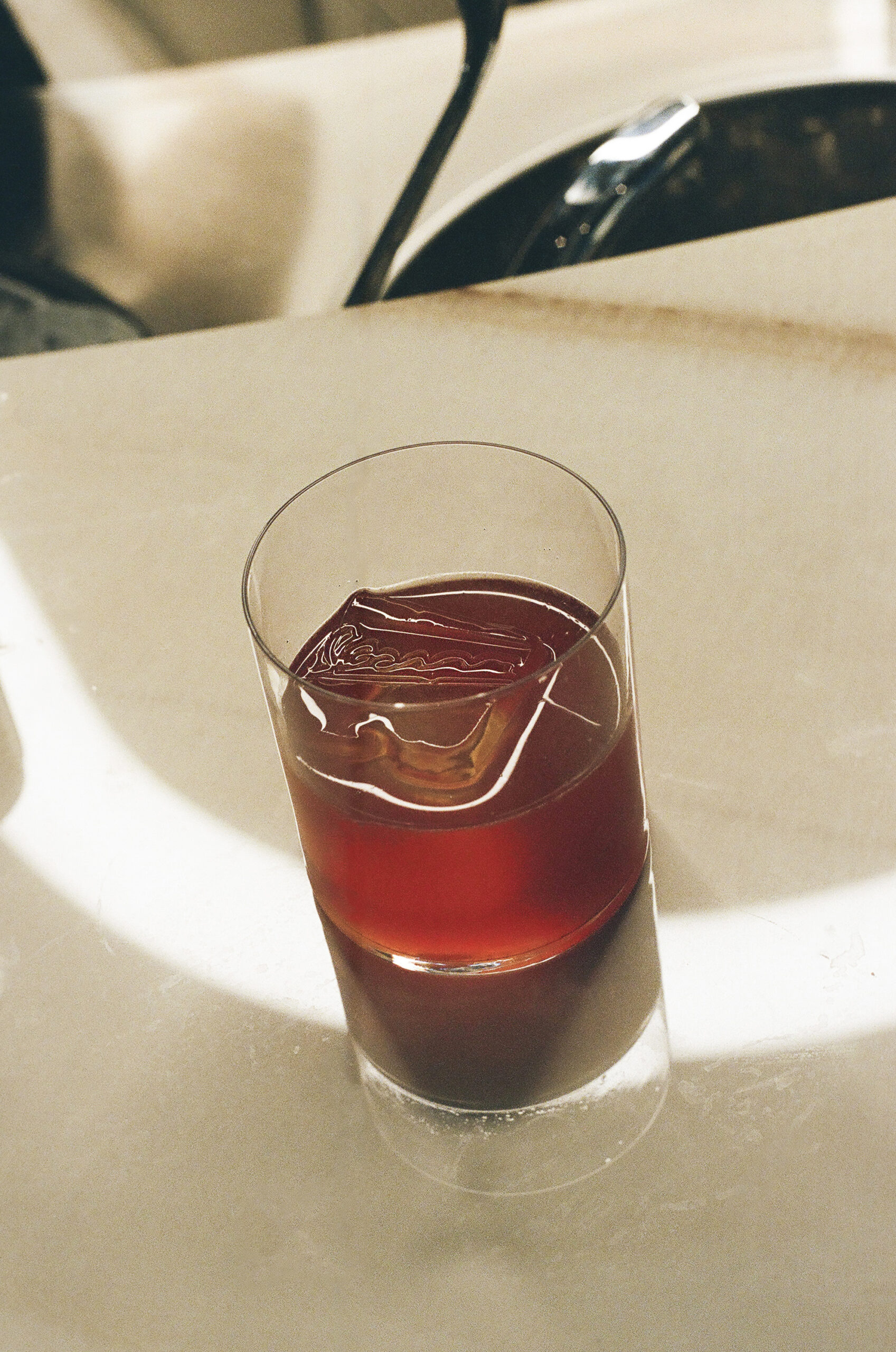 Drink con stampo su ghiaccio con logo Vespa