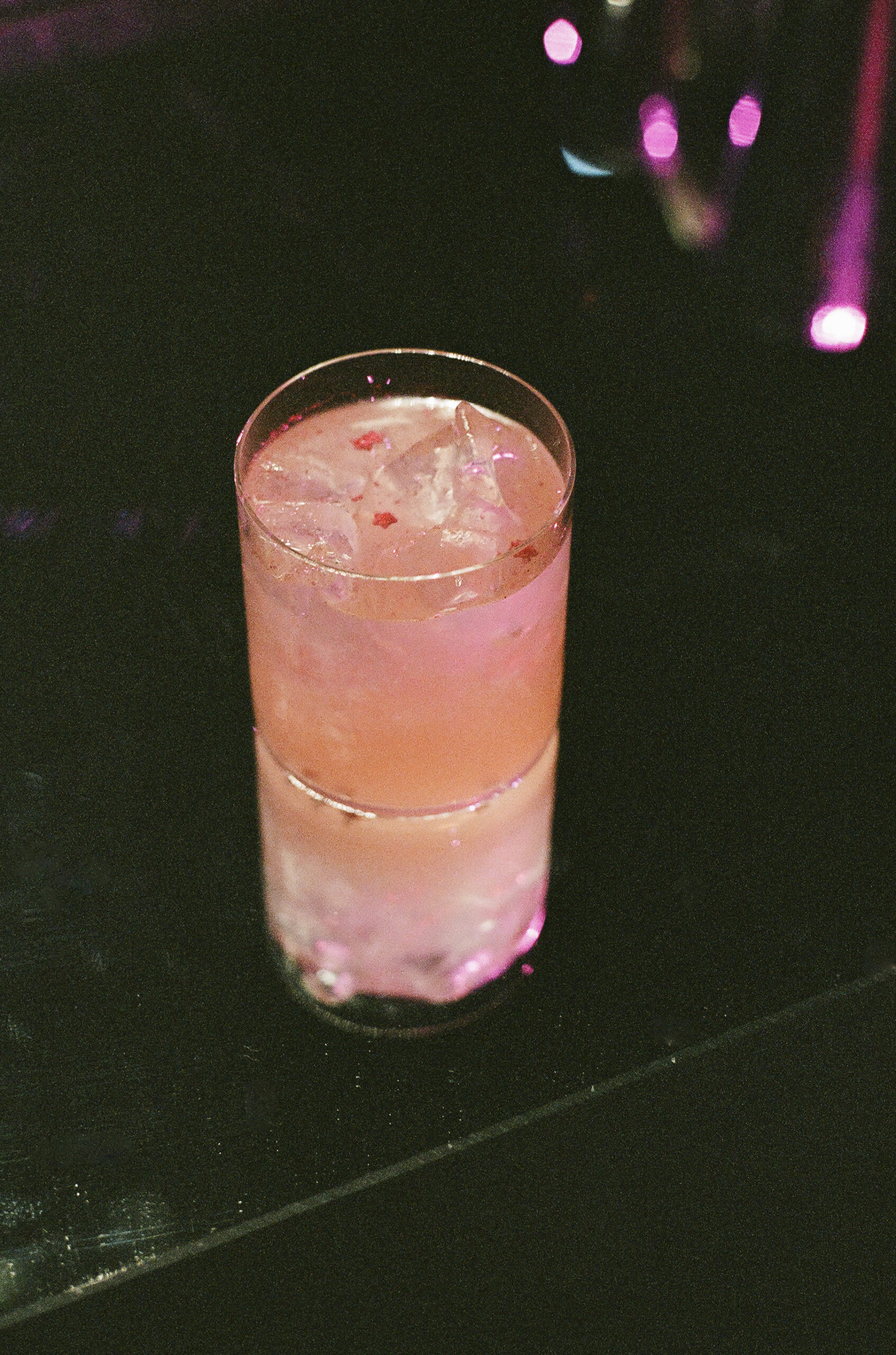 Cocktail rosa con stelline